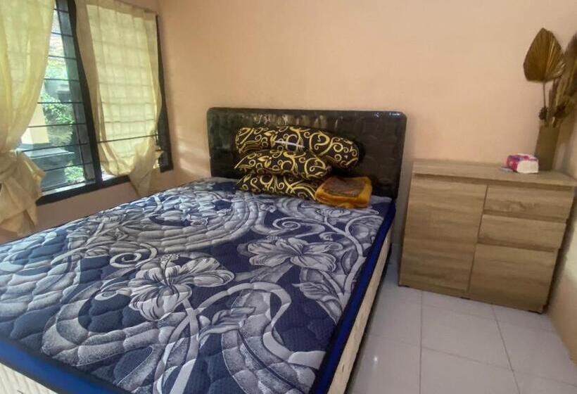 בית מלון כפרי Spot On 93441 Gians Homestay