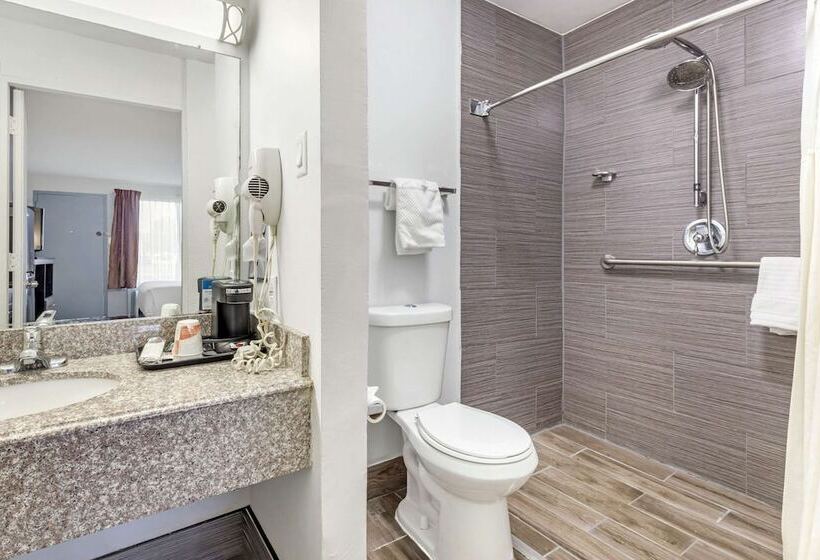 Отель Suburban Studios Gainesville