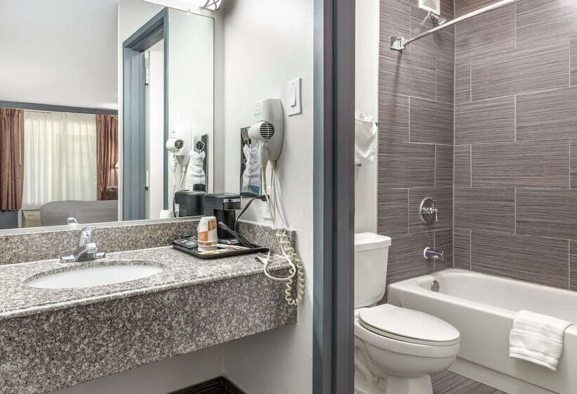 Отель Suburban Studios Gainesville