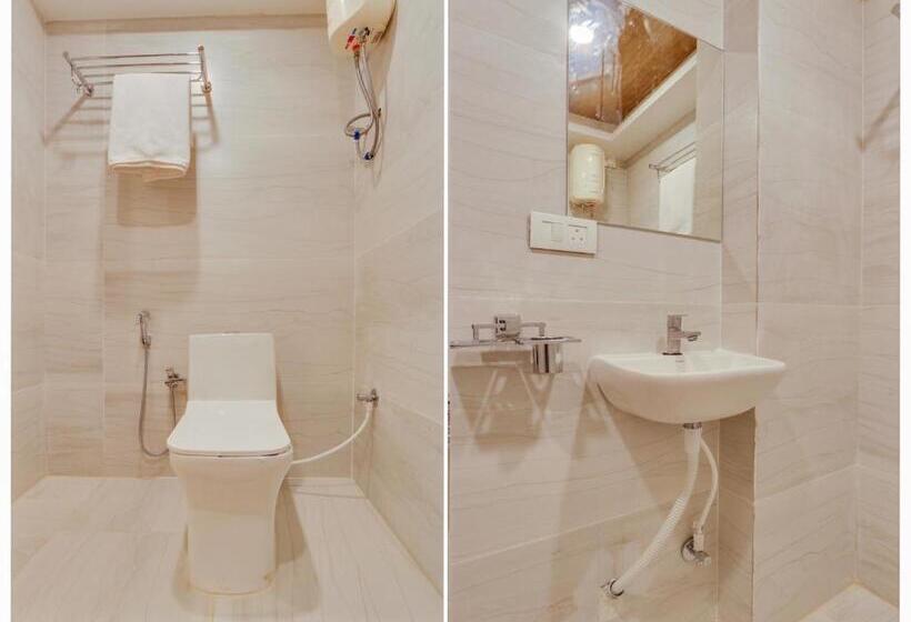 ホテル Collection O Srp Luxurys