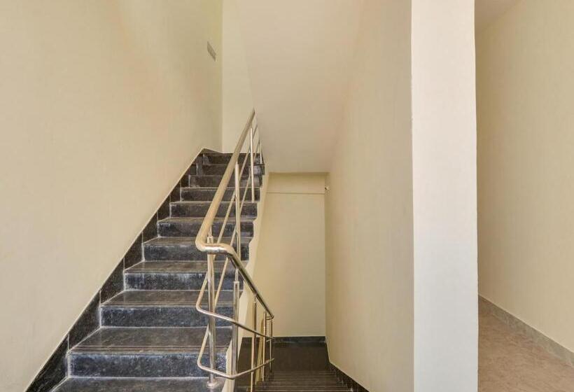 ホテル Collection O Srp Luxurys