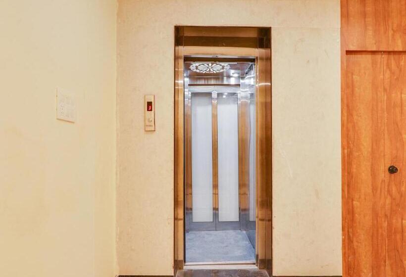 ホテル Collection O Srp Luxurys