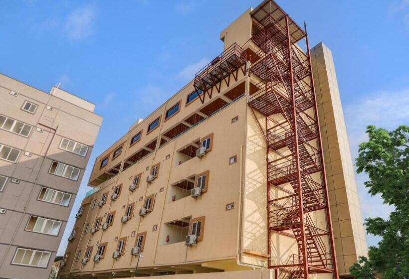 ホテル Collection O Srp Luxurys