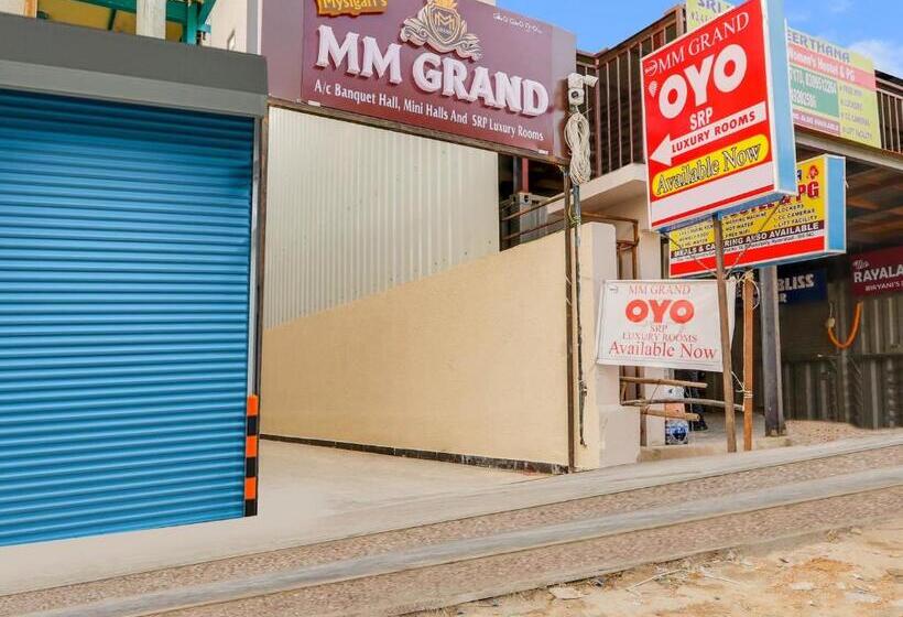 ホテル Collection O Srp Luxurys