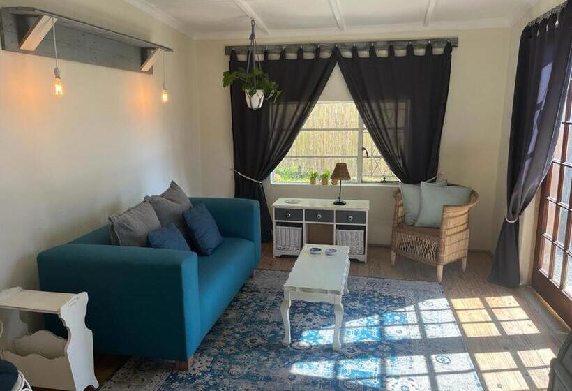 בית מלון כפרי The Farmery Garden And Guesthouse