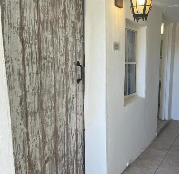 בית מלון כפרי The Farmery Garden And Guesthouse