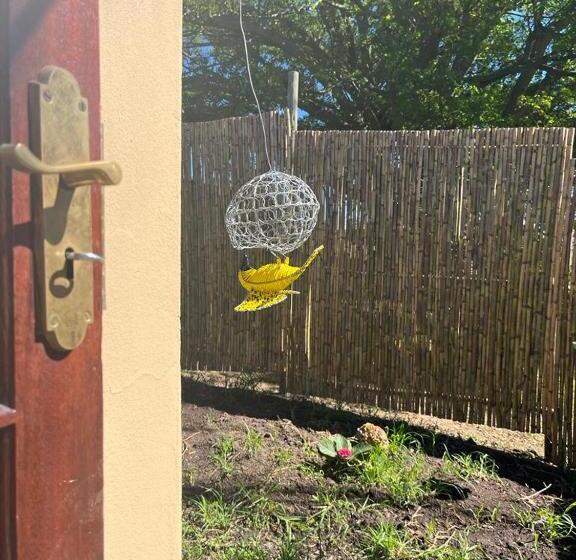 בית מלון כפרי The Farmery Garden And Guesthouse