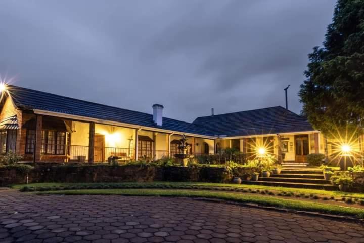 בית מלון כפרי The Oaks