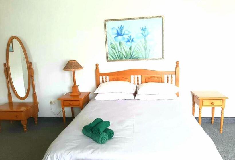 בית מלון כפרי The Oaks