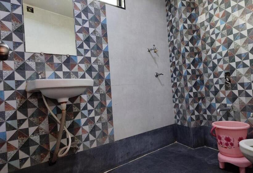 בית מלון כפרי Vraj