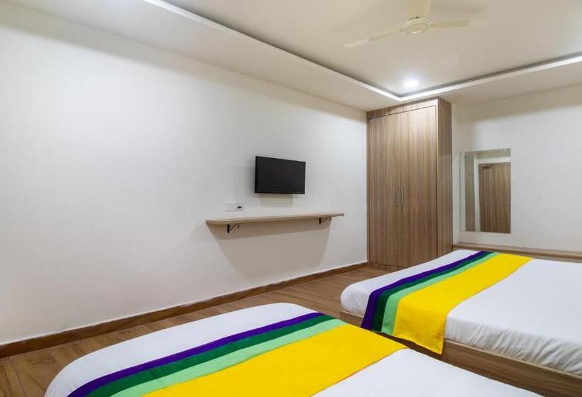 Itsy Hotels Krishna Residency, Govardhan Chauraha