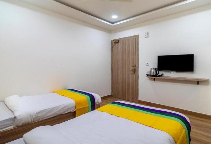 Itsy Hotels Krishna Residency, Govardhan Chauraha