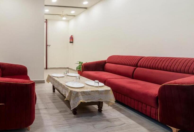 Itsy Hotels Krishna Residency, Govardhan Chauraha