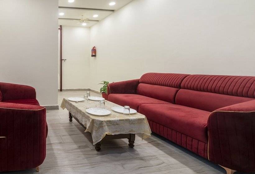 Itsy Hotels Krishna Residency, Govardhan Chauraha