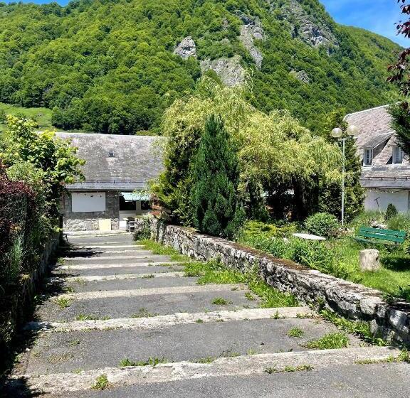 La Baleine Blanche   Hostel