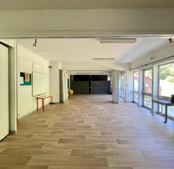 La Baleine Blanche   Hostel