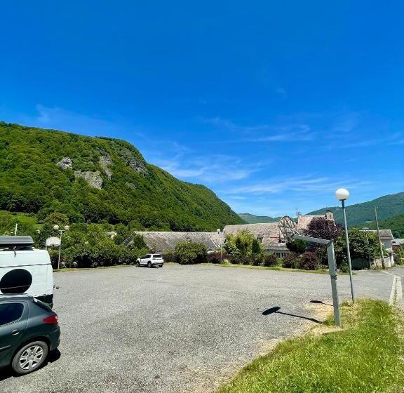 La Baleine Blanche   Hostel