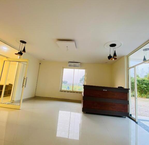 New Corbett Hotel And Resort