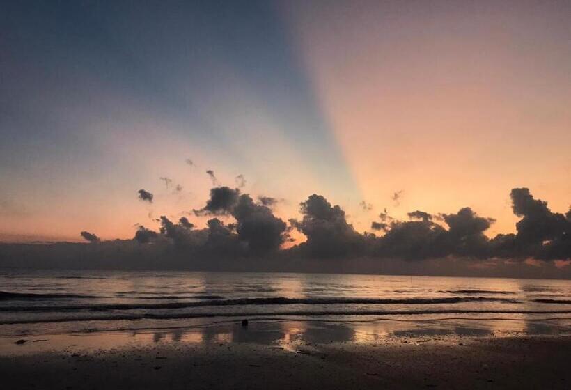 بنسيون บ้านระเบียงเลหลังสวน ทั้งหลัง 2 นอน 2 น้ำ 1 ครัว