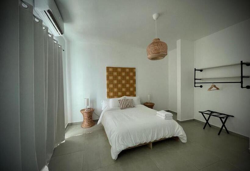 Pension (Hôtel basse catégorie) 1 Corcega Beachfront Suites