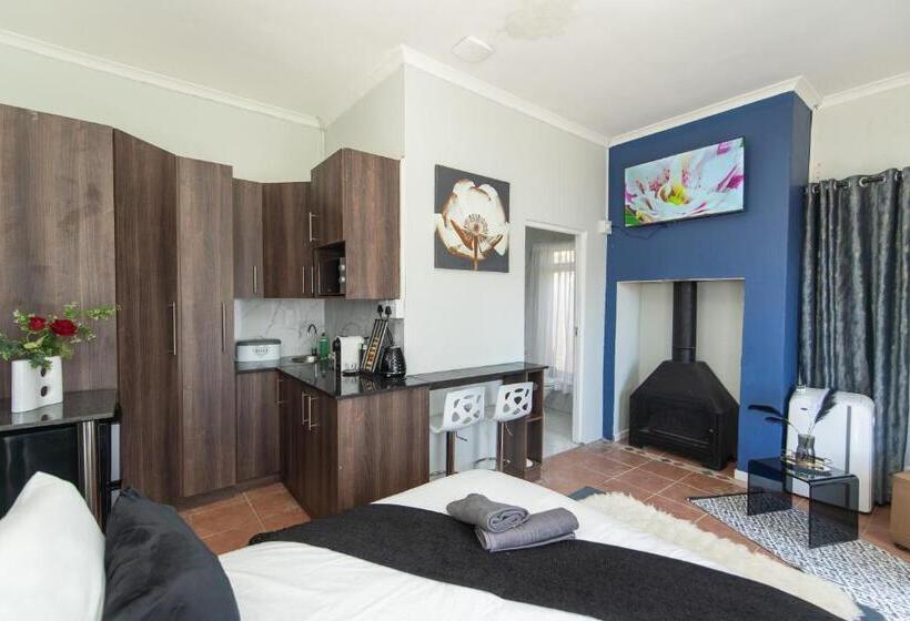 פנסיון 16 On 7th Guesthouse Summerstrand