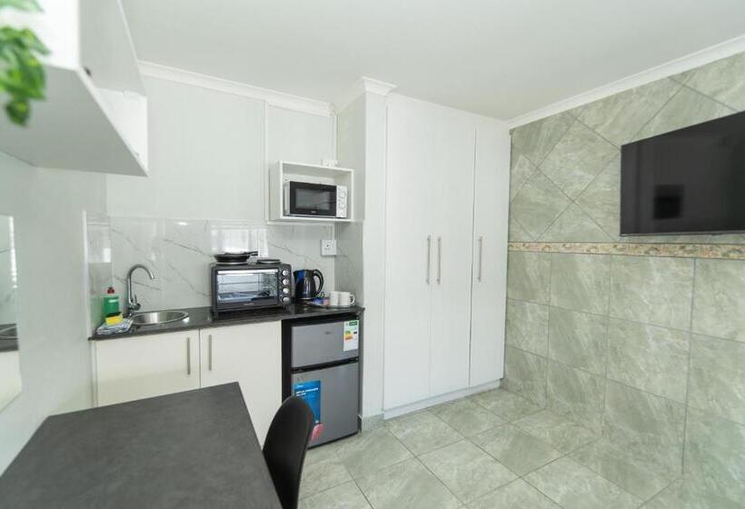 פנסיון 16 On 7th Guesthouse Summerstrand