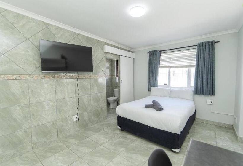 פנסיון 16 On 7th Guesthouse Summerstrand