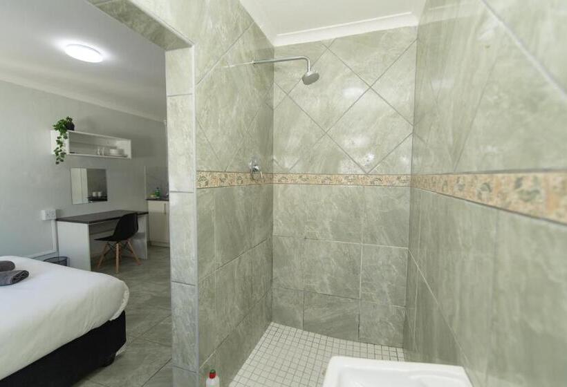 פנסיון 16 On 7th Guesthouse Summerstrand