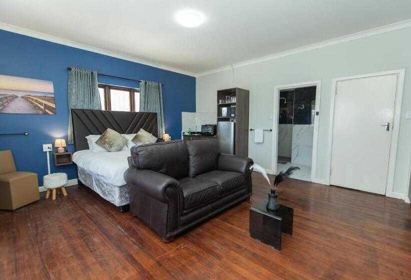 פנסיון 16 On 7th Guesthouse Summerstrand