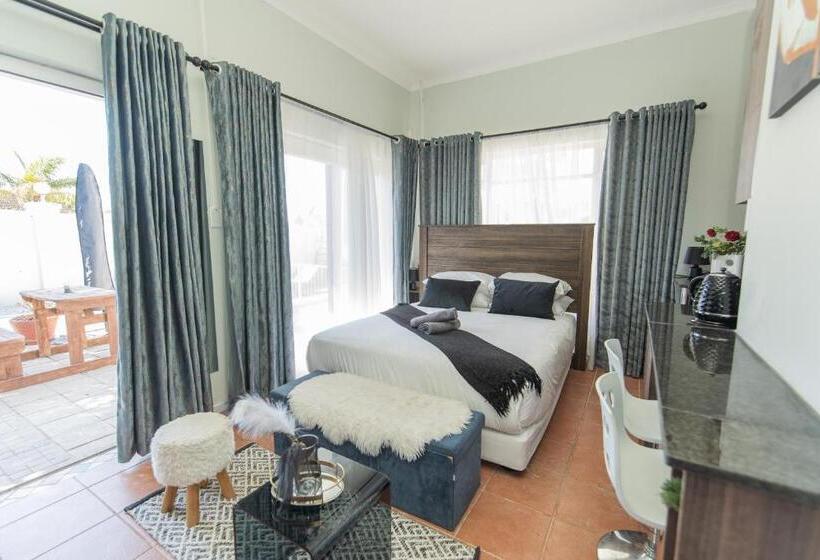 פנסיון 16 On 7th Guesthouse Summerstrand