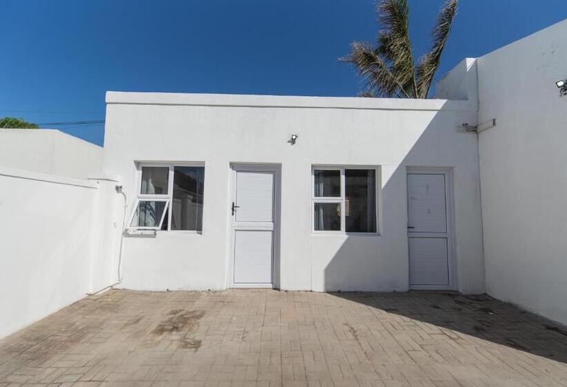 פנסיון 16 On 7th Guesthouse Summerstrand