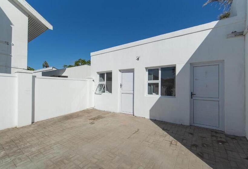 פנסיון 16 On 7th Guesthouse Summerstrand