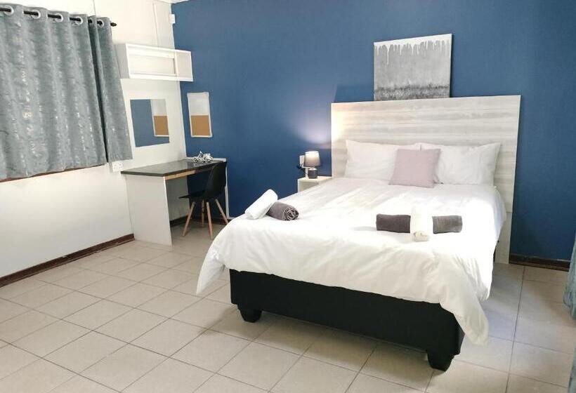 פנסיון 16 On 7th Guesthouse Summerstrand