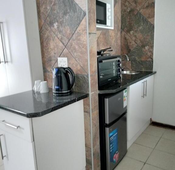 פנסיון 16 On 7th Guesthouse Summerstrand