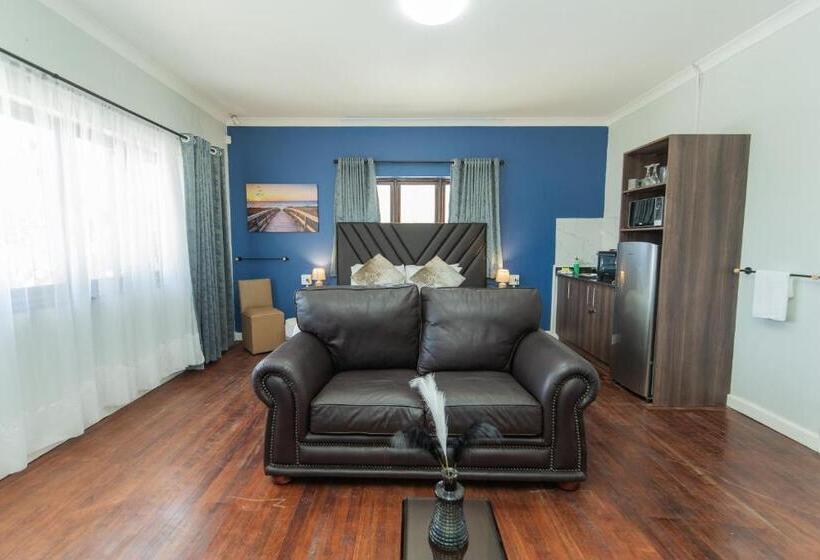 פנסיון 16 On 7th Guesthouse Summerstrand