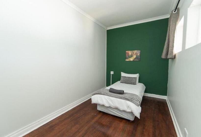 פנסיון 16 On 7th Guesthouse Summerstrand