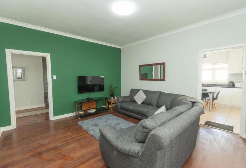 פנסיון 16 On 7th Guesthouse Summerstrand