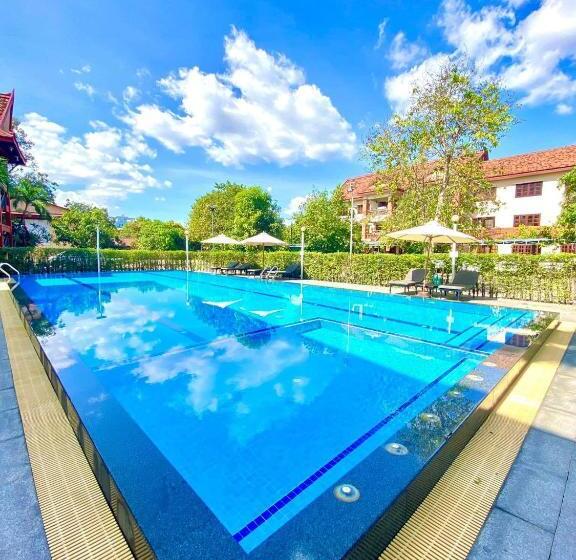 פנסיון Behind Shopping Guest House