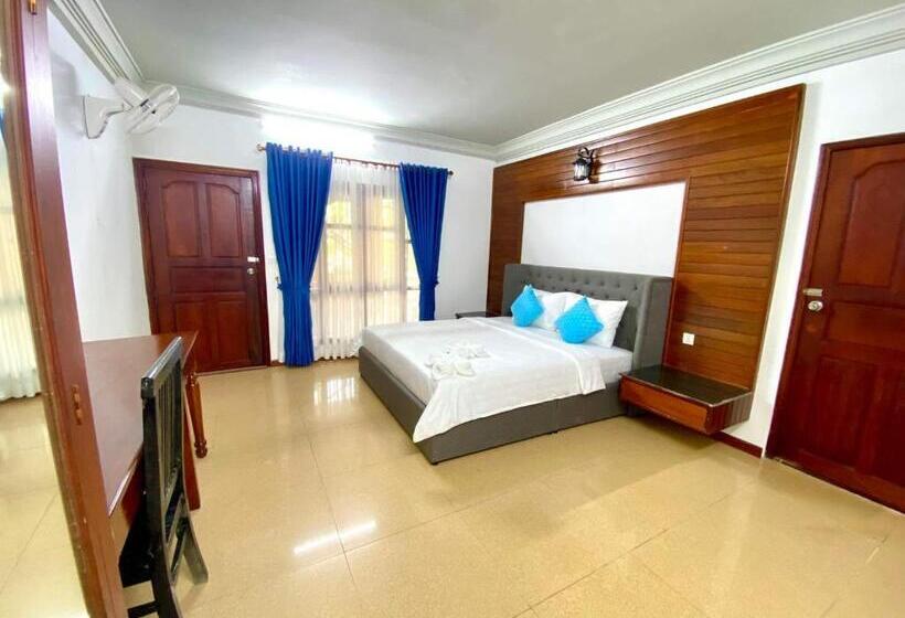 פנסיון Behind Shopping Guest House