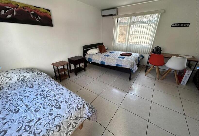 بنسيون Casa La Luz