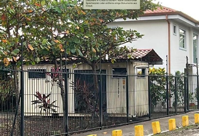 بنسيون Casa La Luz