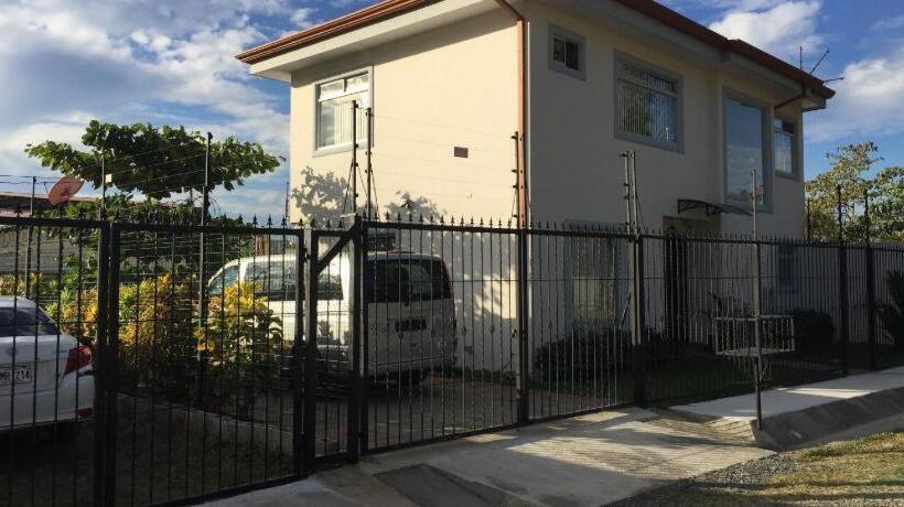 بنسيون Casa La Luz