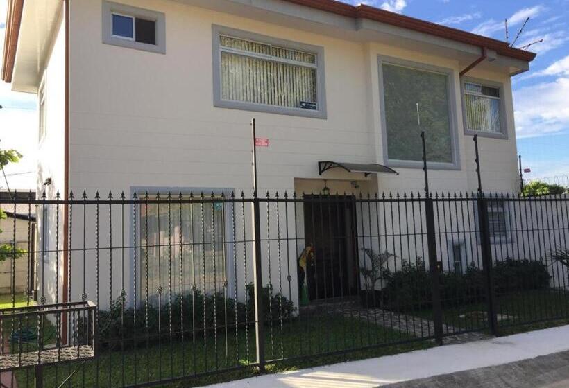 بنسيون Casa La Luz