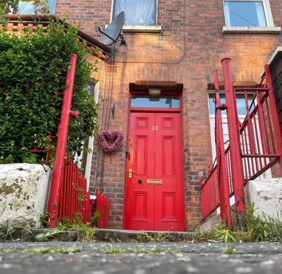 بنسيون House In Antrim Road