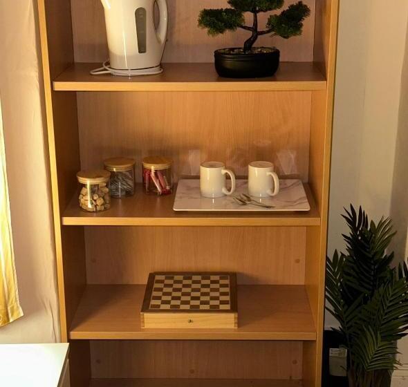 بنسيون House In Antrim Road