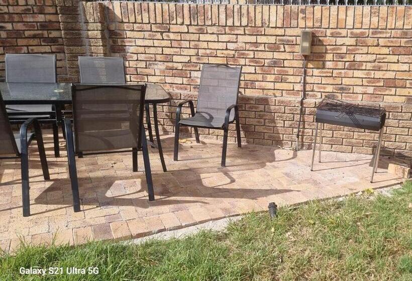 بنسيون Kabana Family Home And Guest House