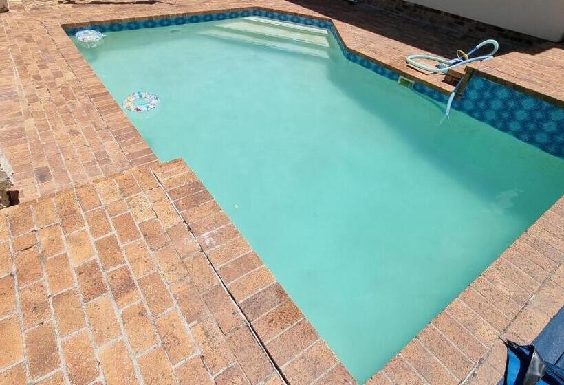 بنسيون Kabana Family Home And Guest House