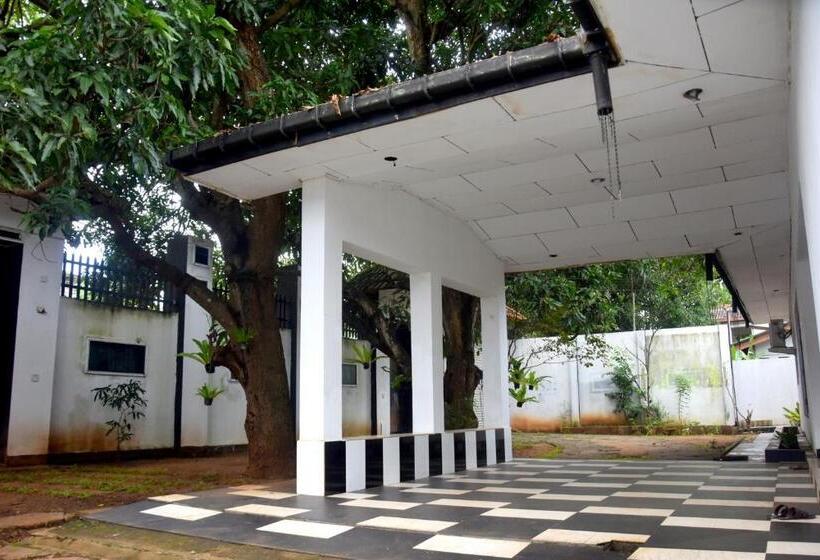 פנסיון Senasuma Family Rest