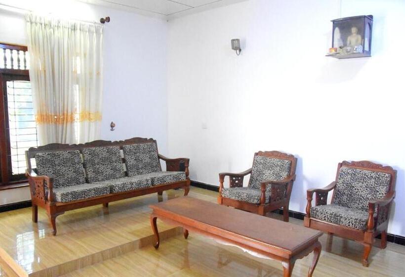 פנסיון Senasuma Family Rest