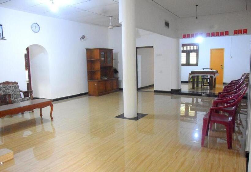 פנסיון Senasuma Family Rest